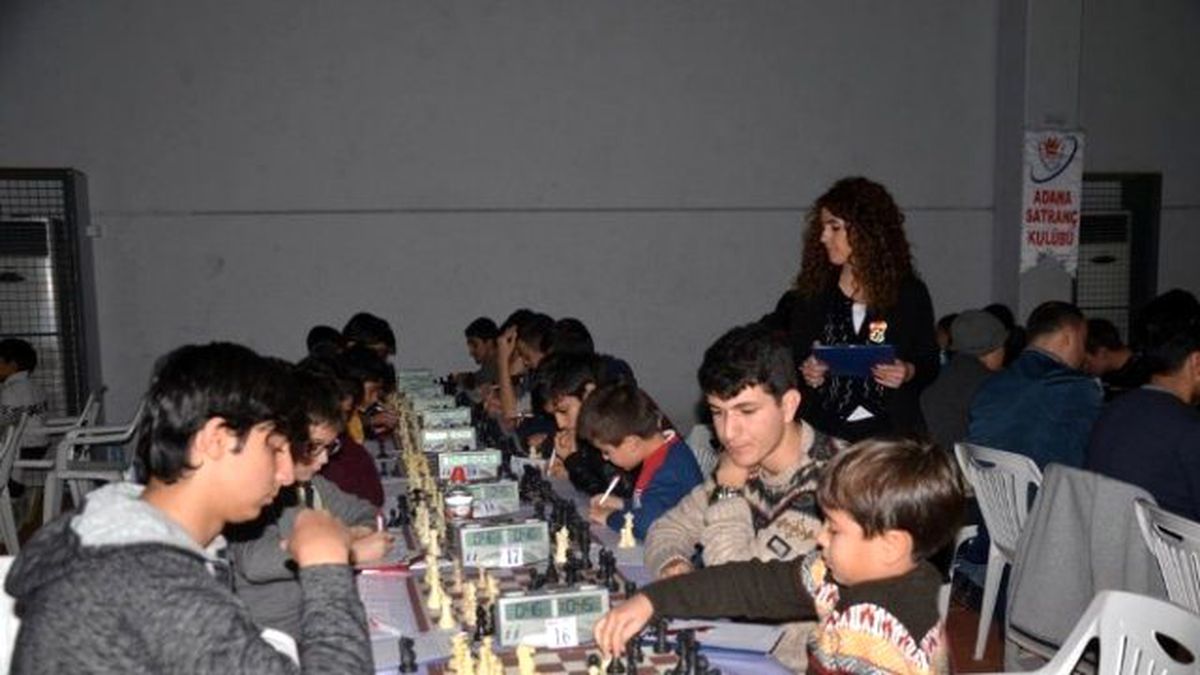 5 Ocak Kurtuluş Kupası Satranç Turnuvasına 400 Sporcu Katıldı