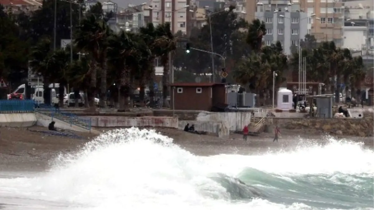 Antalya\'da Etkili Lodos