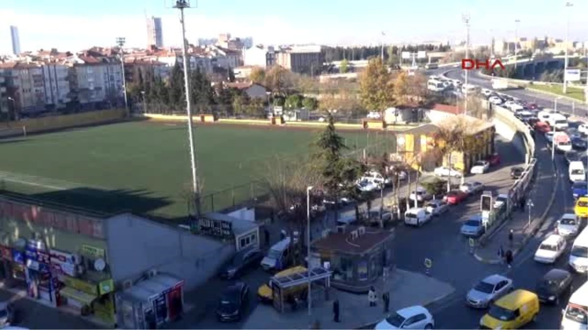 Avcılar\'da Turgut Özal Stadyumu\'nun Yıkımına Başlandı