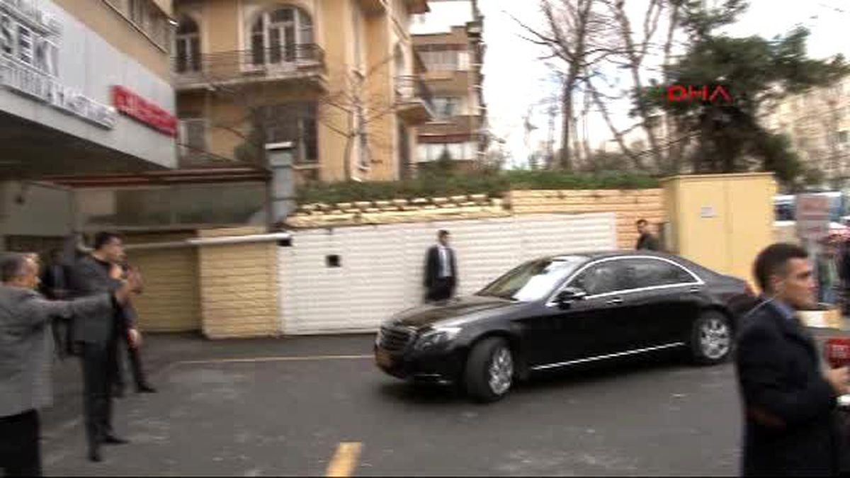 Başbakan Ahmet Davutoğlu, Hastanelerde Yaralıları Ziyaret Etti