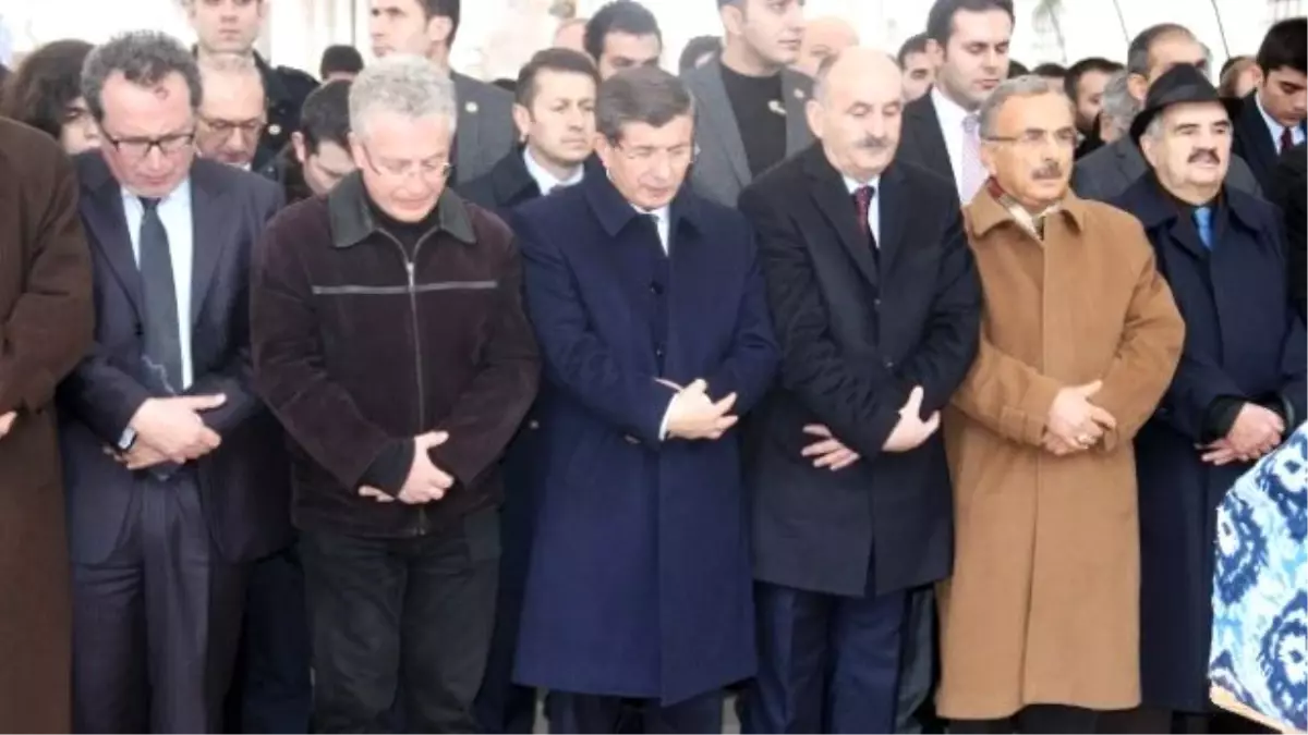 Başbakan Davutoğlu Cenaze Törenine Katıldı