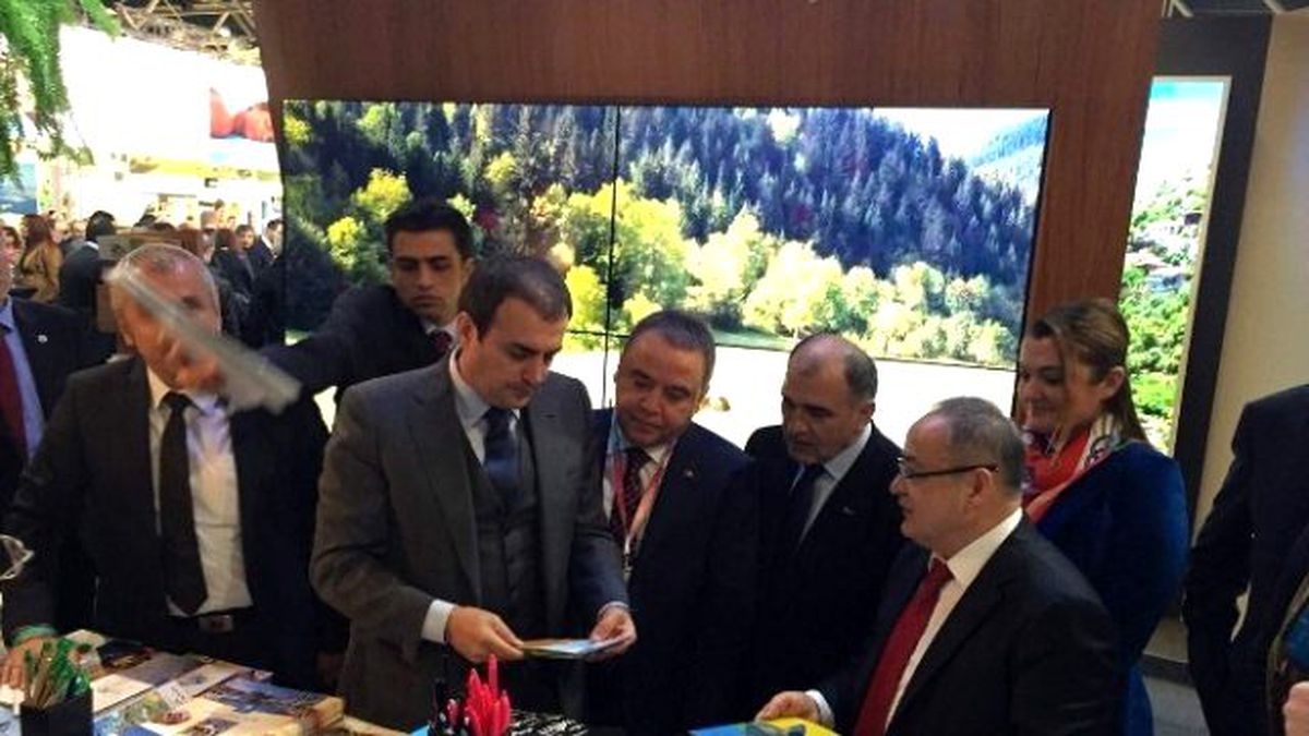 Başkan Böcek Hollanda\'da Turizm Bakanı Ünal\'ı Ağırladı