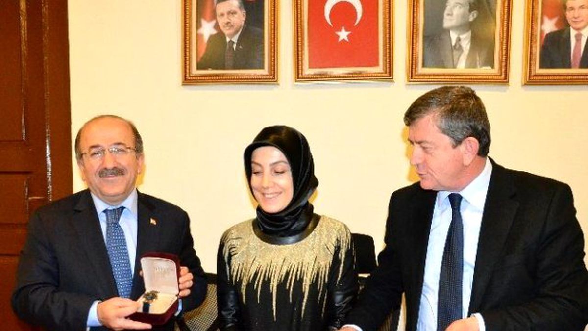 Başkan Gümrükçüoğlu, AK Parti İl Kadın Kolları Toplantısına Katıldı