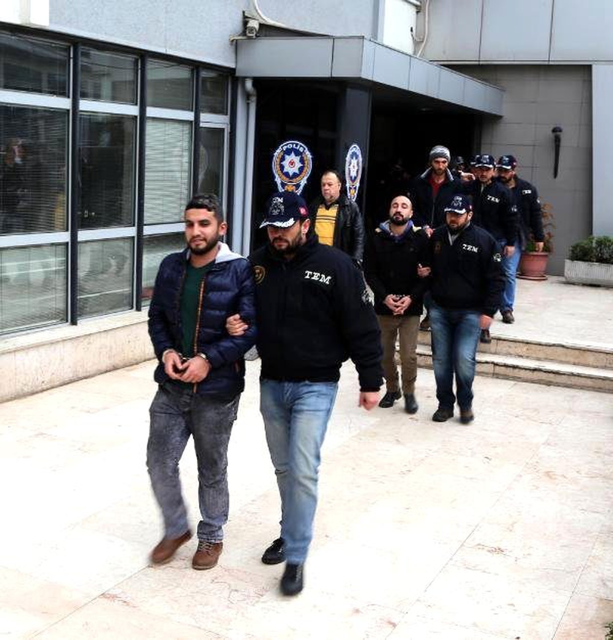 Bursa\'da Okul Duvarlarına PKK Sloganları Yazan 2 Kişi Tutuklandı