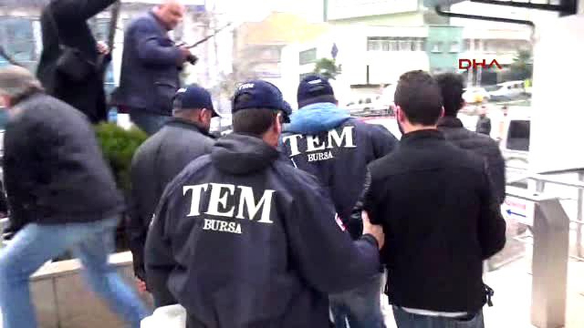 Bursa\'da Okul Duvarlarına PKK Sloganları Yazan 2 Kişi Tutuklandı