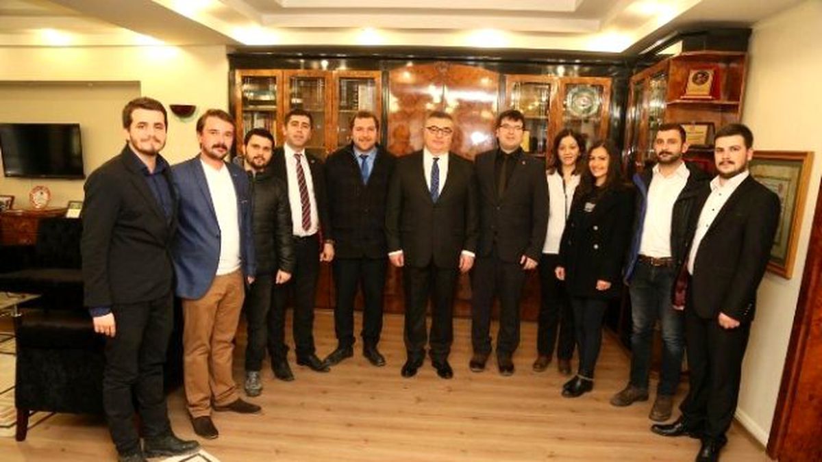 CHP Gençlik Kollarından Başkan Kesimoğlu\'na Ziyaret