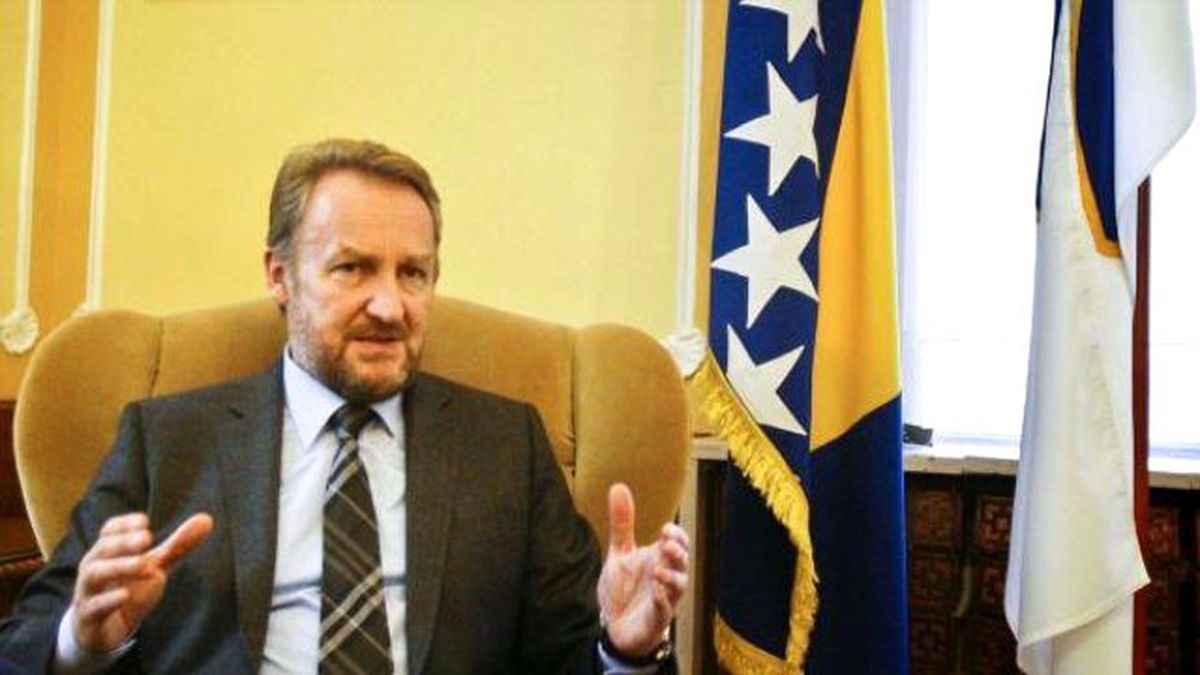Çomü\'den, Bakir İzzetbegovic\'e \'Fahri Doktora\'