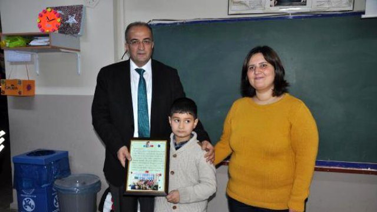Emniyet Müdürü\'ne Mektup Yazdı, Polisler Okula Hediye Taşıdı