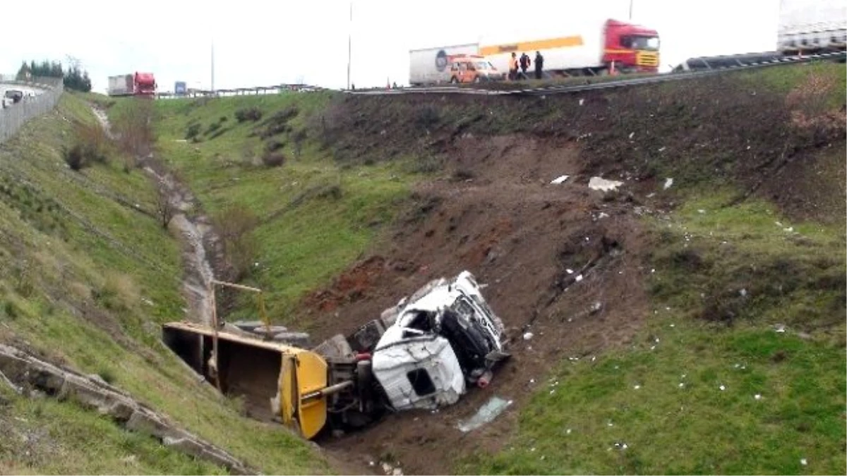 Hafriyat Kamyonu Şarampole Böyle Uçtu