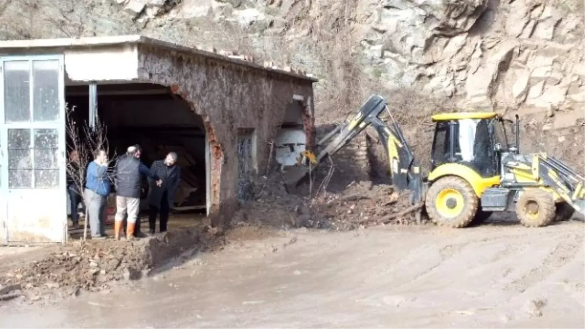 Heyelan Nedeniyle 25 İşyeri ve 5 Konuta Tahliye Kararı