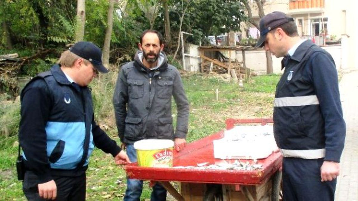 İzmit\'te 2 Bin 382 Seyyar Satıcı Hakkında Yasal İşlem