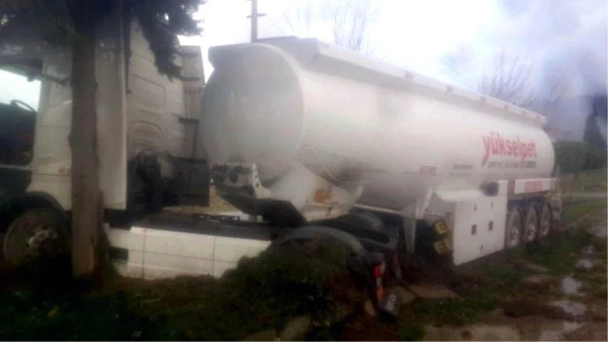 Söke\'de Akaryakıt Tankeri Kaza Yaptı