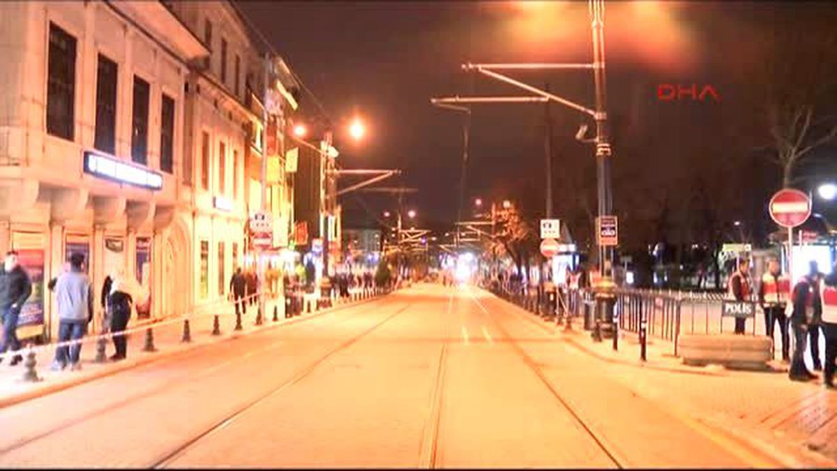 Sultanahmet Meydanı 12 Saat Sonra Açıldı