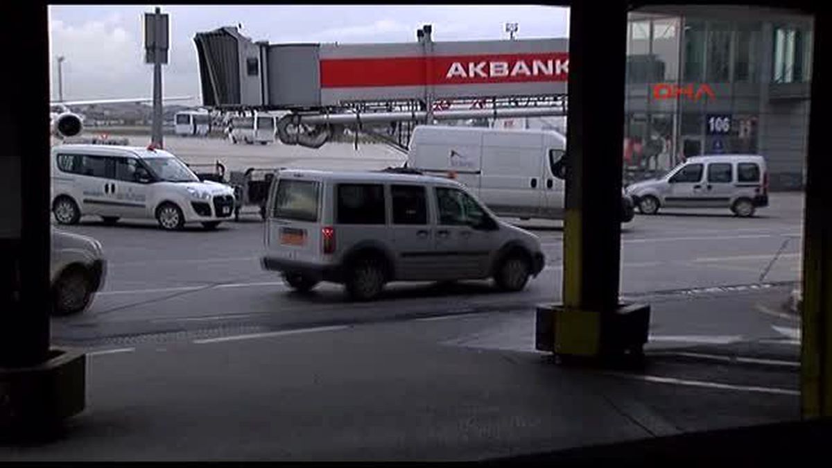 Şüpheli Valiz Havalimanında Polisi Alarma Geçirdi