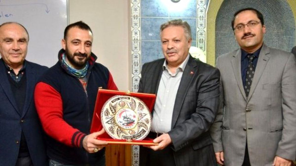 Vali Kahraman: "Allah\'ın Evinde Ancak Şeref Alınır"