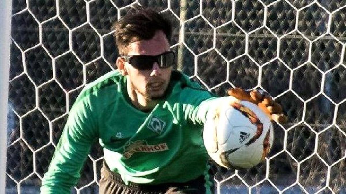 Werder Bremen Kalecileri Gözlükle Antrenman Yapıyor