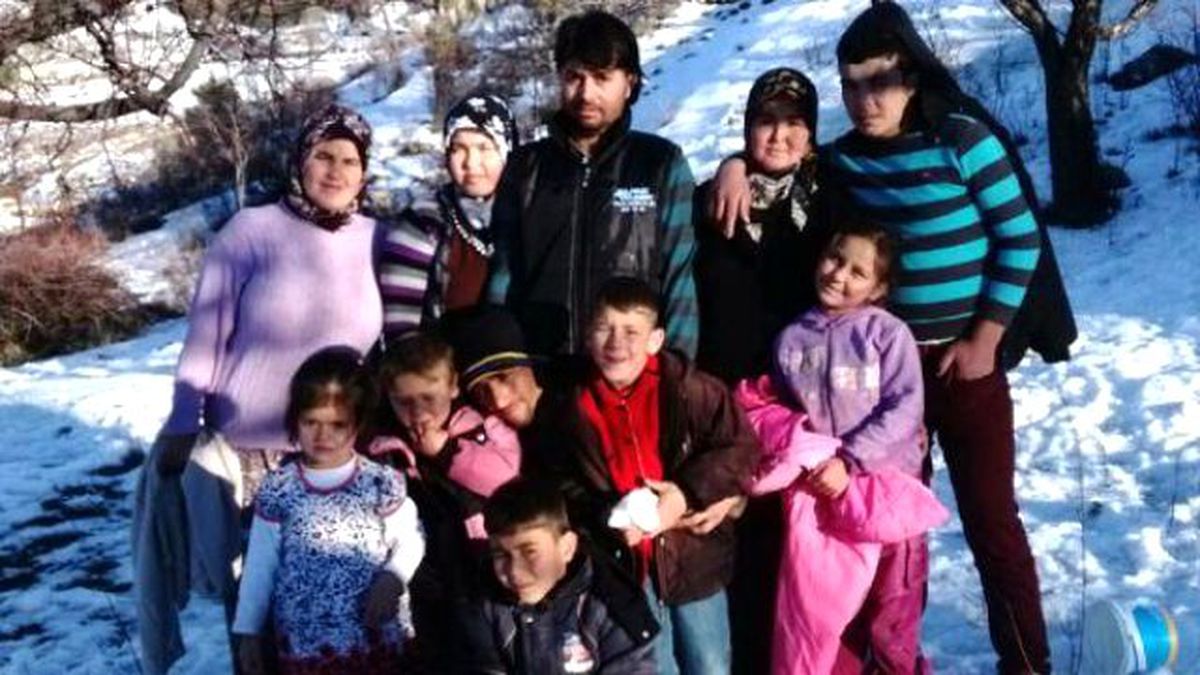 6 Aydır Tedavi Edilemeyen Babalarını Gözyaşları İçinde Karşıladılar