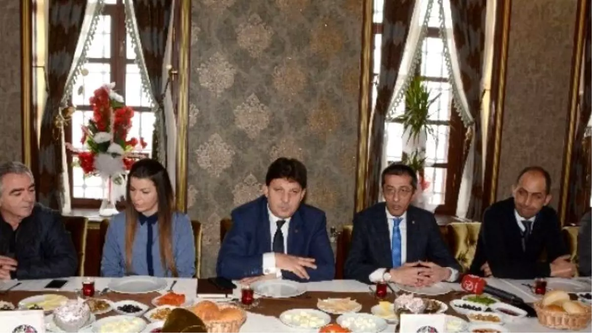 AK Parti İl Başkanı Yeşilyurt Basın Mensupları ile Kahvaltıda Buluştu
