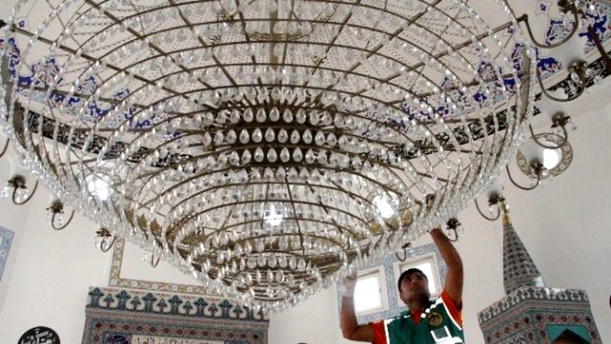 Alanya Belediyesi Cami ve Mescitleri Temizlemeye Devam Ediyor