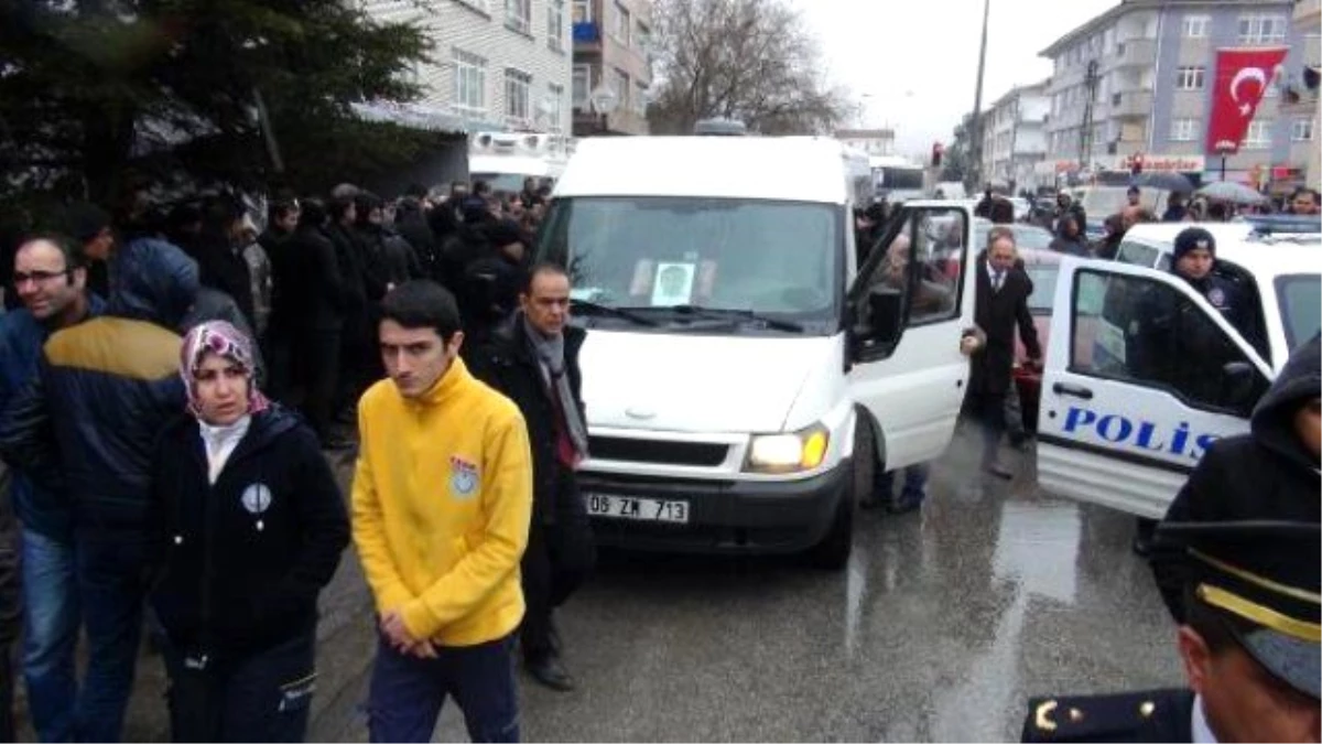 Ankara\'da Şehit Olan Polis İçin Tören