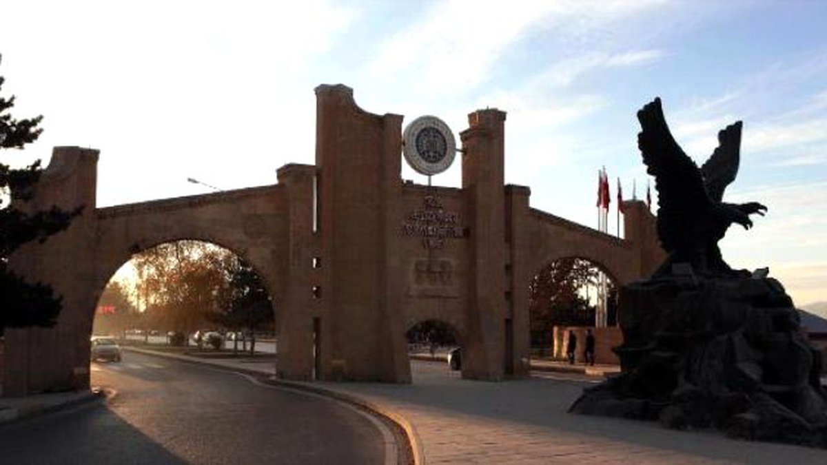 Atatürk Üniversitesi, \'Barış İçin Akademisyenler Bildirgesi\'ni Eleştirdi