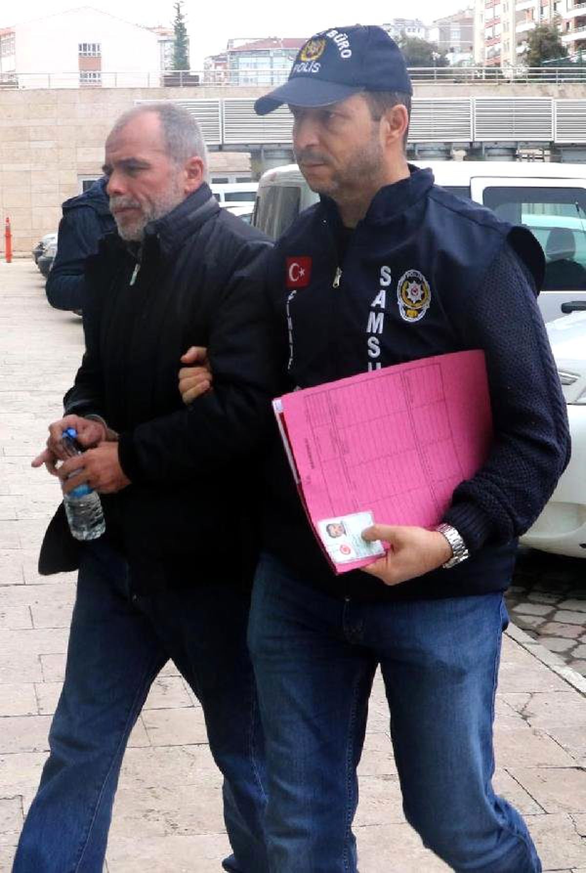 Bedava İçki İsteyeni Bacağından Vurdu