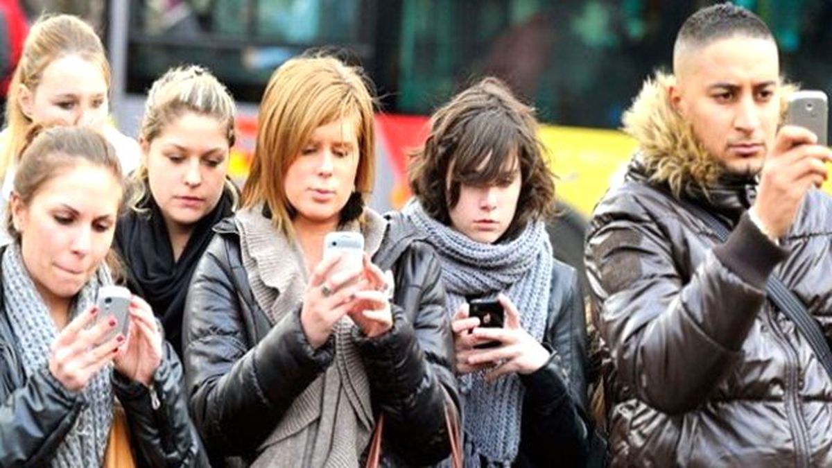 Cep Telefonu Sayısı Nüfustan Neredeyse İki Kat Fazla