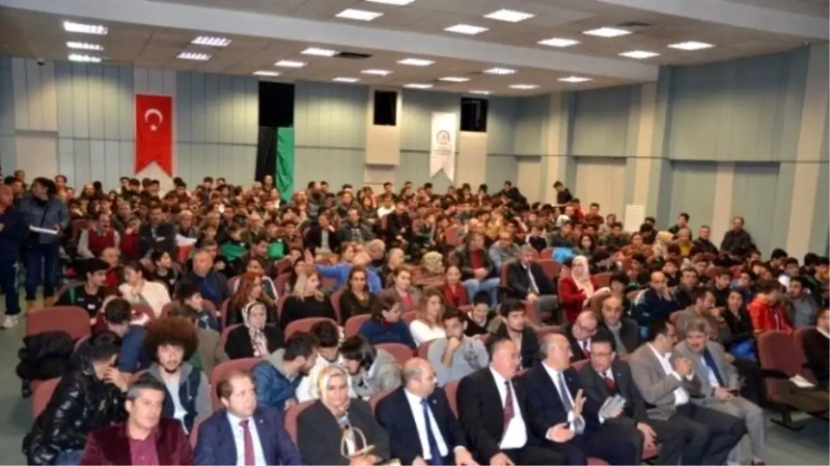 Denizlispor Akademi Ligleri Sporcu Sağlığı ve Beslenme Semineri Yaptı