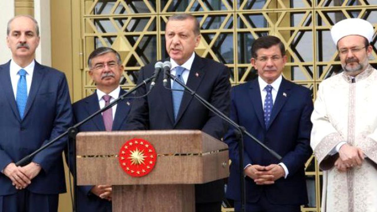 Devletin Zirvesi, Teröre Karşı Sultanahmet Cami'nde Saf Tutucak