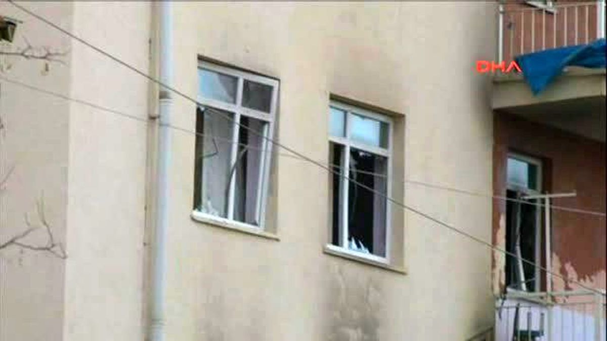 Diyarbakır Çınar\'da PKK\'lılar Emniyet\'e Bombalı Araçla Saldırdı: 39 Yaralı