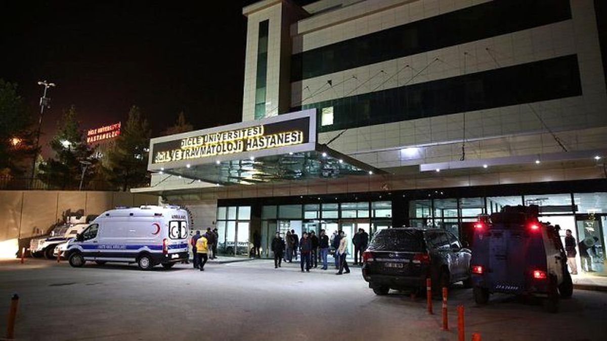 Diyarbakır'da PKK'dan Bombalı Araçlı Saldırı: 1 Şehit, 3'ü Çocuk 5 Ölü, 43 Yaralı