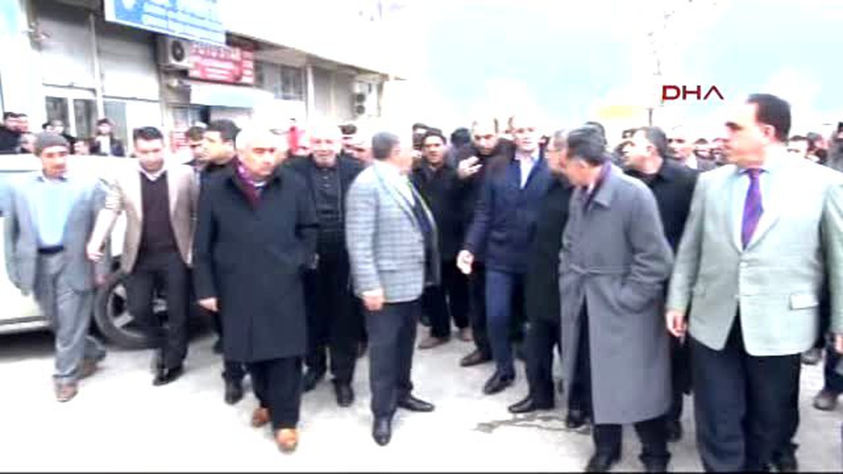 Diyarbakır PKK Emniyete Bombalı Araçla Saldırdı- 1 Şehit, 3\'ü Çocuk 5 Ölü, 43 Yaralı -Akp Çınar...