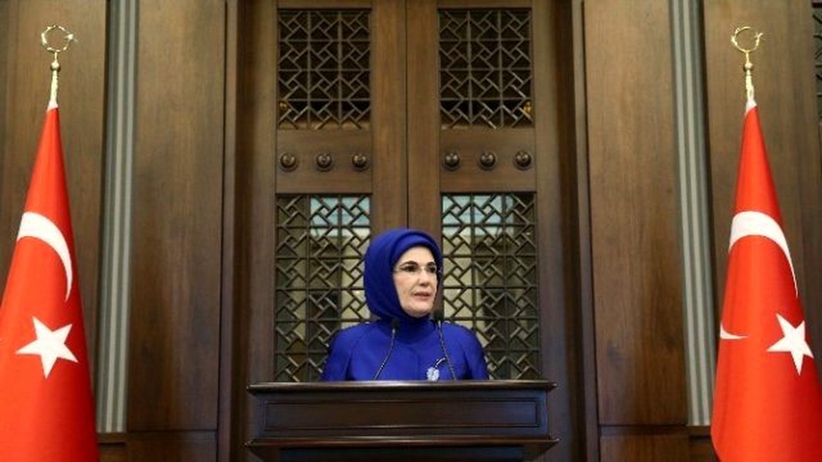 Emine Erdoğan, Kadın Büyükelçiler ve Büyükelçi Eşlerini Cumhurbaşkanlığı Külliyesi\'nde Ağırladı