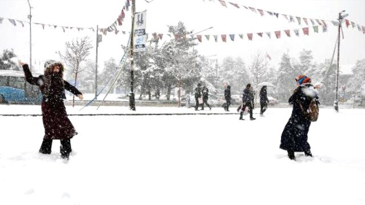 Erzurum\'a 3 Saatte 30 Santim Kar Yağdı