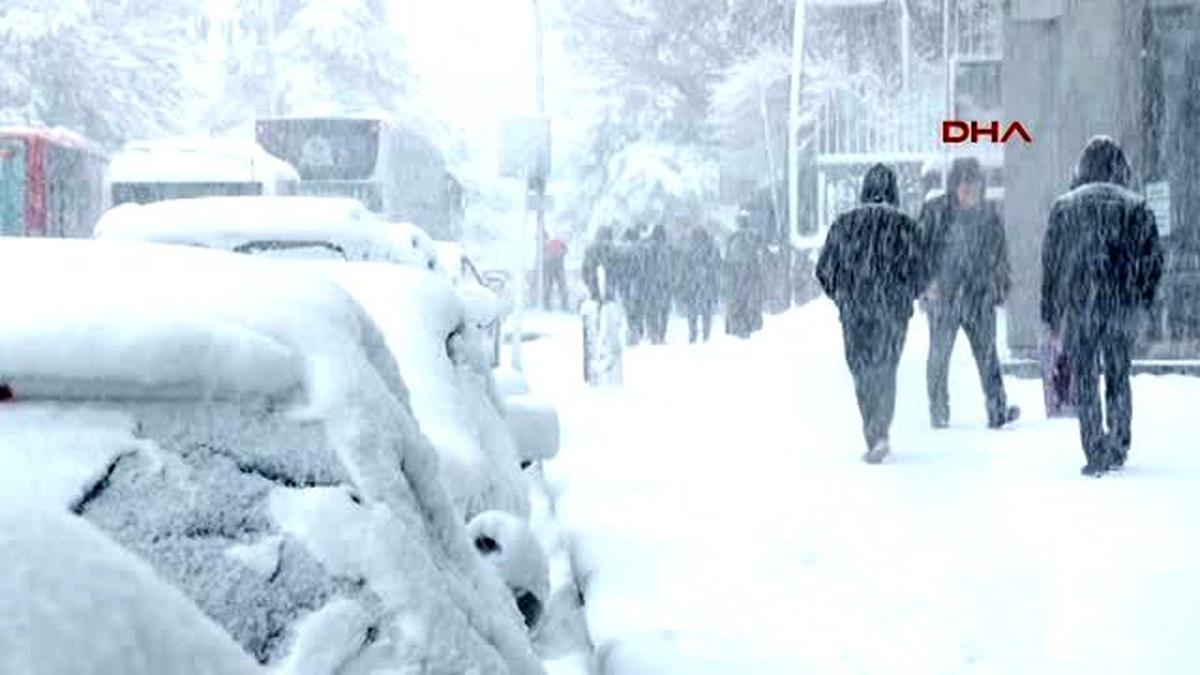 Erzurum\'a 3 Saatte 30 Santim Kar Yağdı