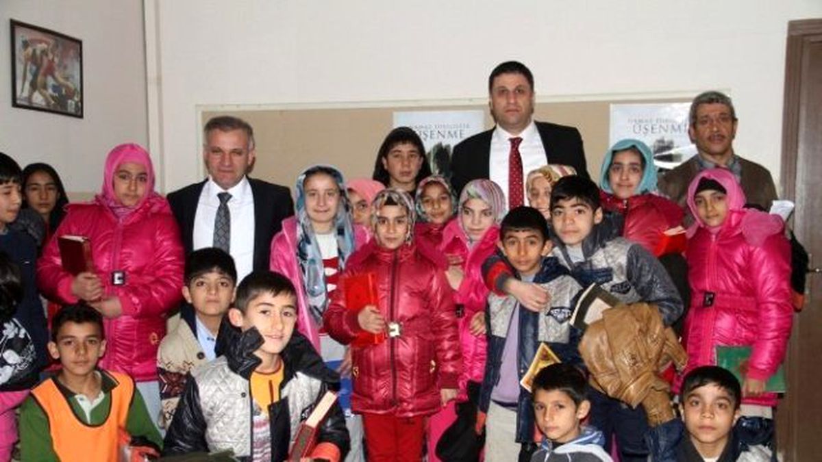 Gençlik Spordan Başarılı Olan Öğrencilere Hediye