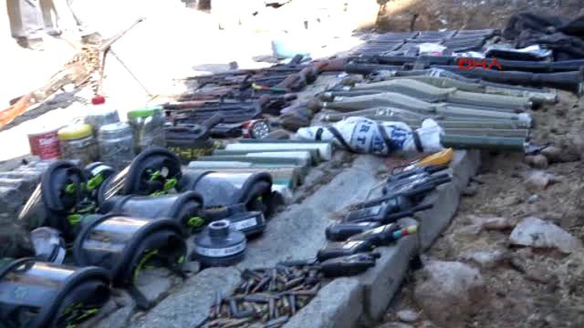 Güvenlik Güçleri Silopi\'de Çok Sayıda Silah ve Mühimmat Ele Geçirdi