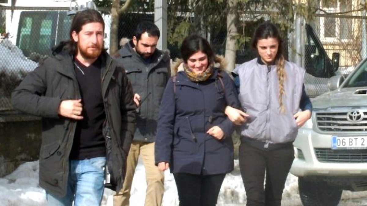 Hakkari\'de Bir Akademisyen Gözaltına Alındı