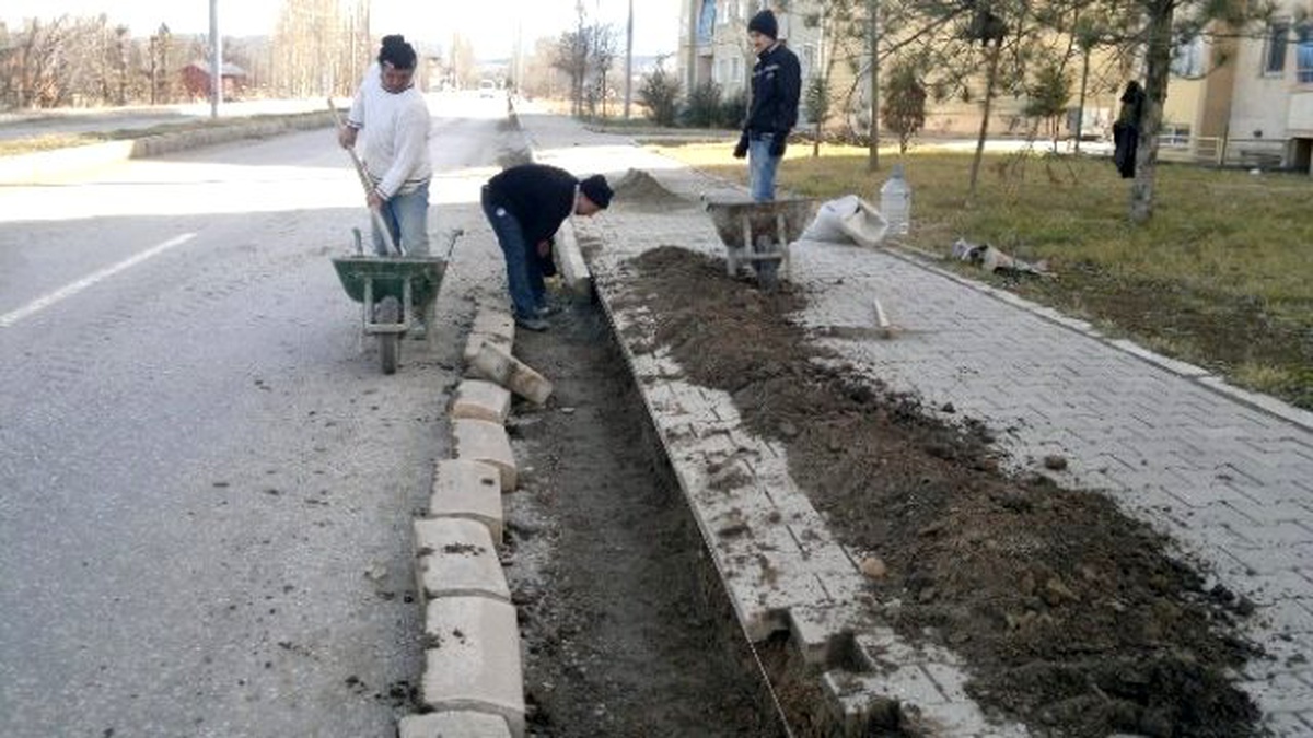 Hisarcık\'ta Kilitli Parke Taşı ve Bordür Döşeme Çalışmaları