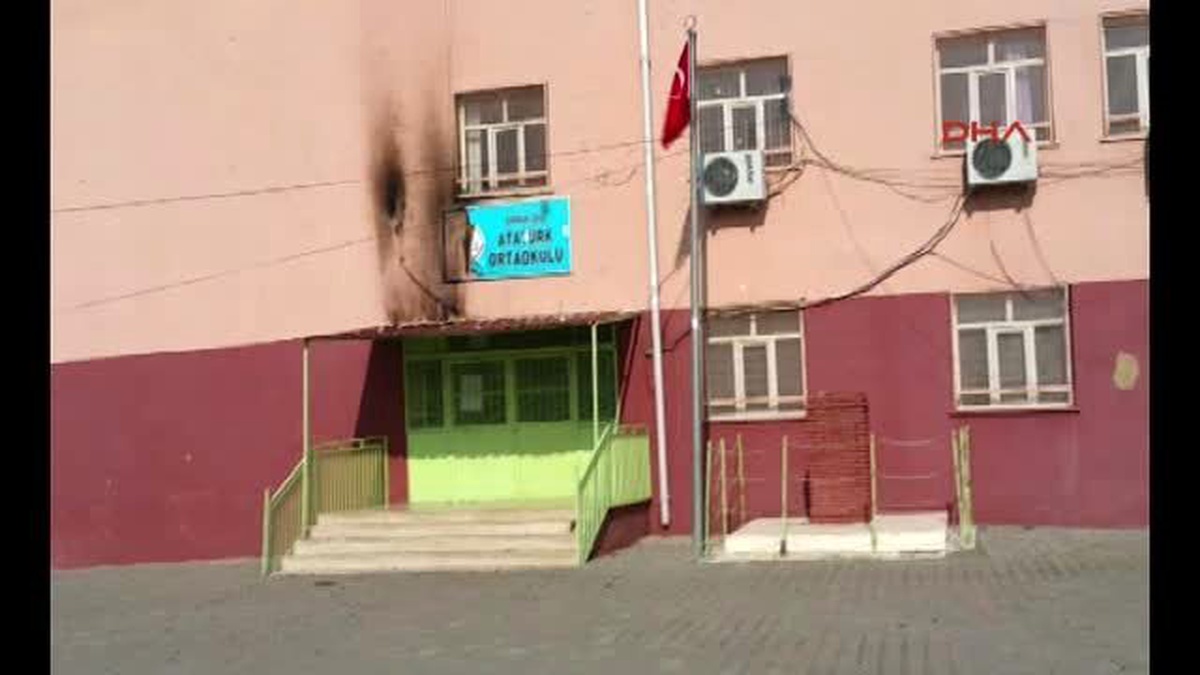 PKK İdil\'de Öğrencilerin de İçinde Olduğu Sırada 8 Okul ve 1 Yurda Saldırdı
