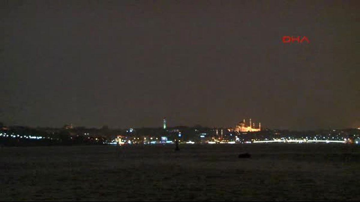 İstanbul\'u Şimşekler Aydınlattı
