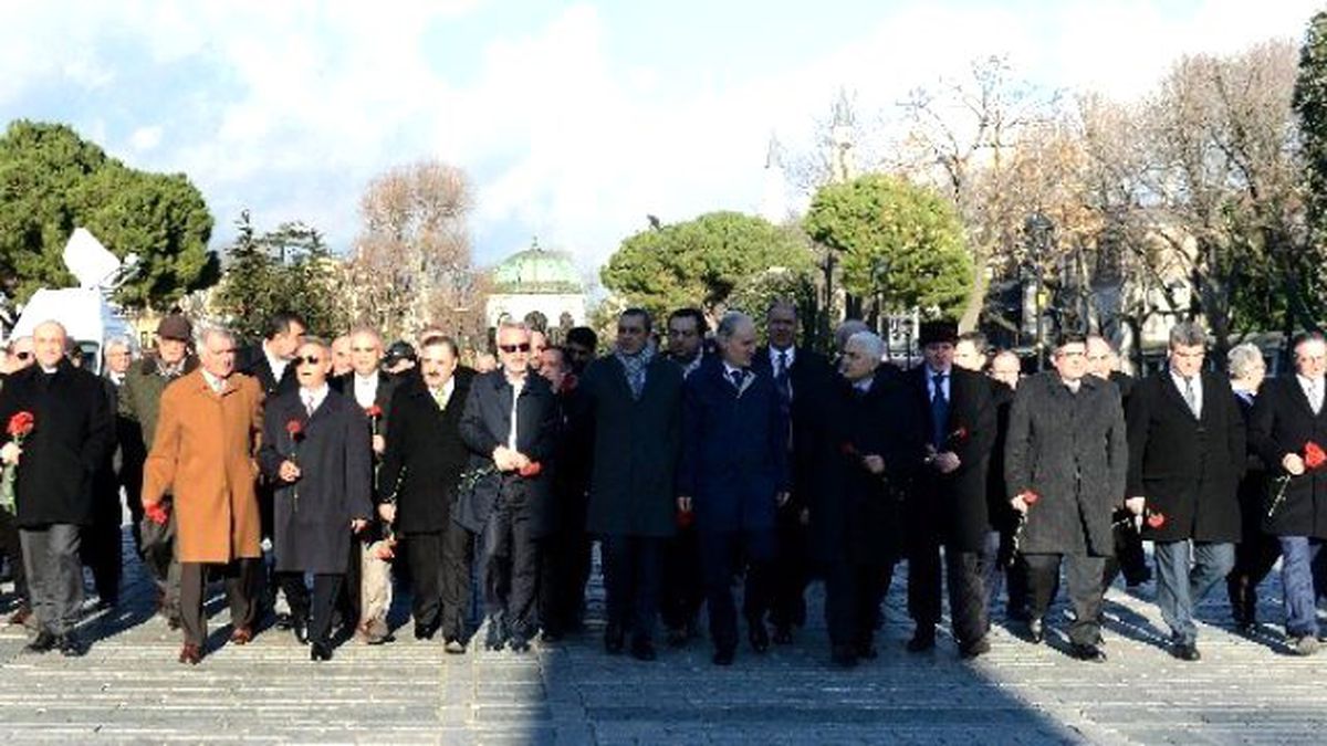 İto, Sultanahmet\'te Hayatını Kaybedenleri Andı