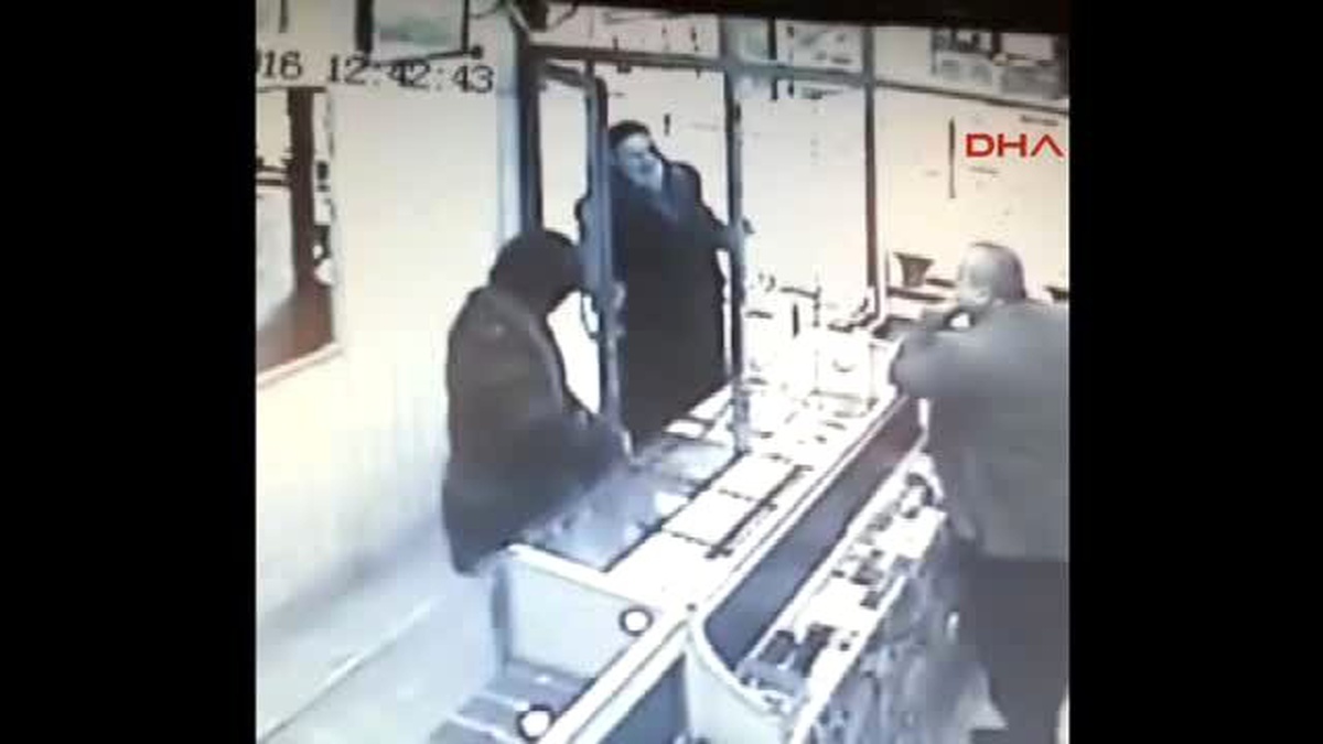 Kahramanmaraş Altın Karışımlı Kolyeyi Kuyumcuya Yüksek Fiyata Satmaya Çalıştılar
