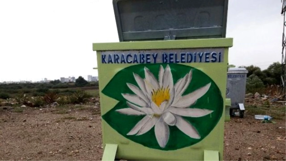 Karacabey\'de Çöp Konteynırları Çiçek Açtı