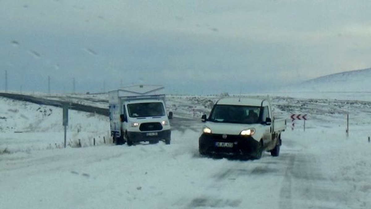 Kars\'ta Kar ve Tipi Hayatı Olumsuz Etkiliyor