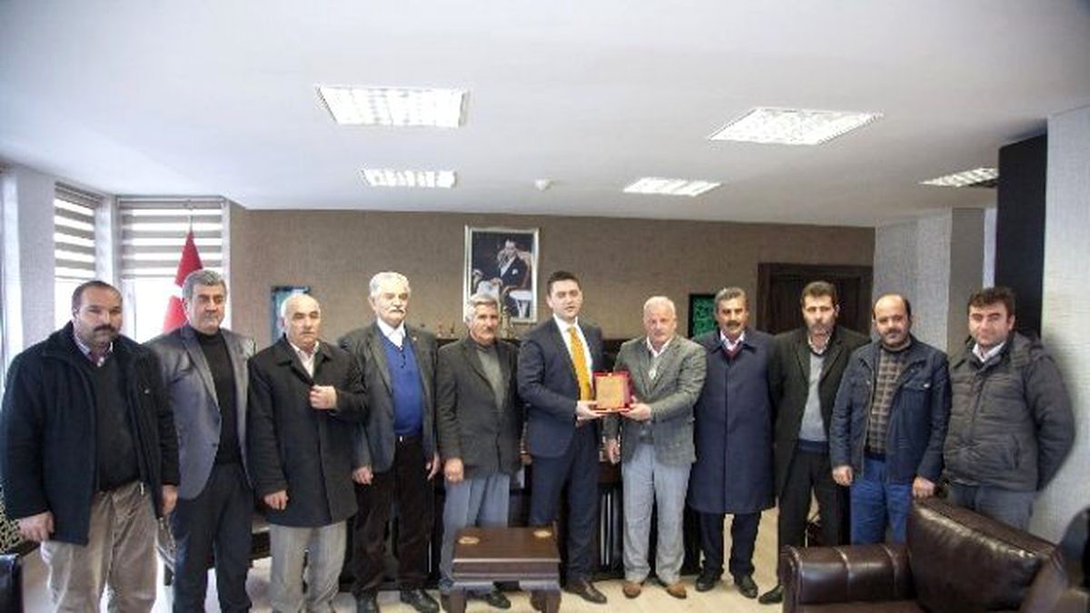 Kaymakam Tekbıyıkoğlu\'na Teşekkür Plaketi
