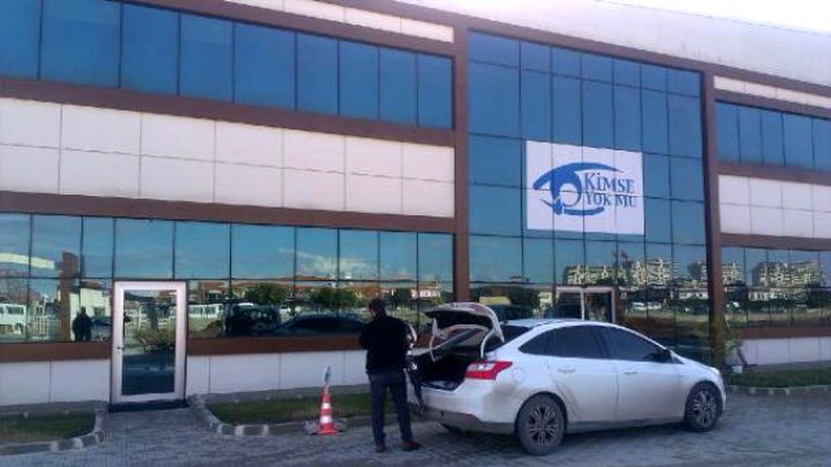 Kimse Yok mu Derneği\'ne Polis Baskını