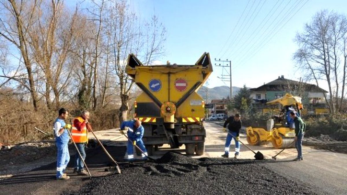 Kocaeli\'de Kar Yağışında Bozulan Yollar Elden Geçiriliyor