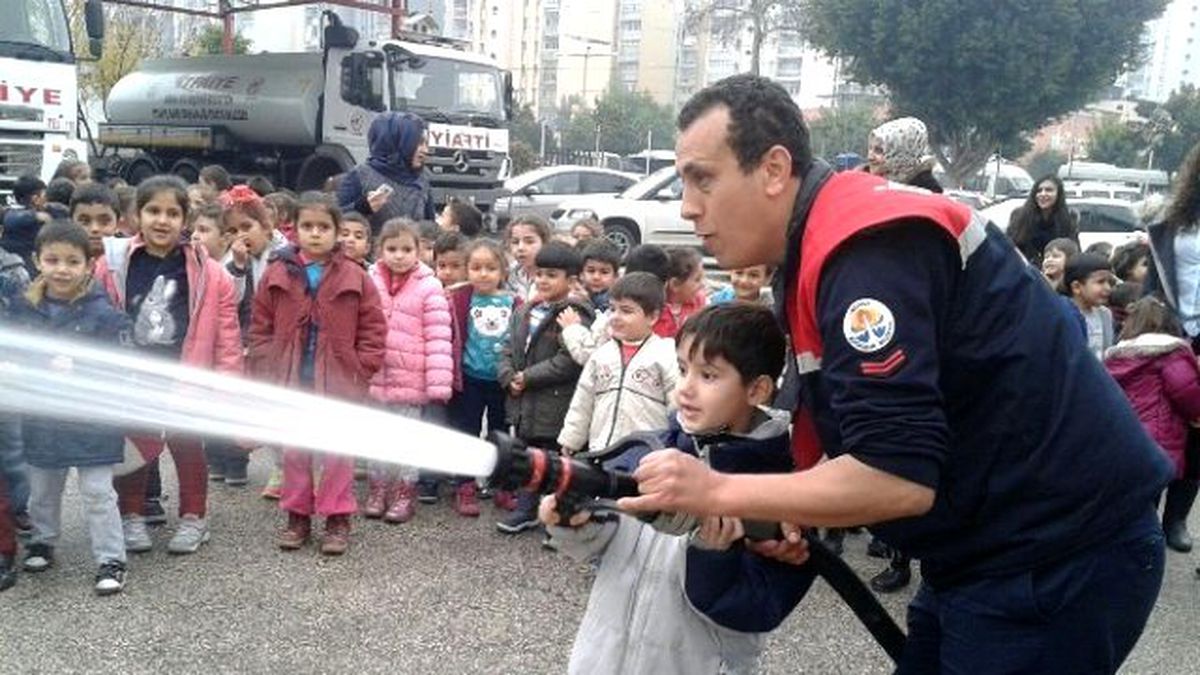 Minik Öğrenciler İtfaiye Eri Oldu