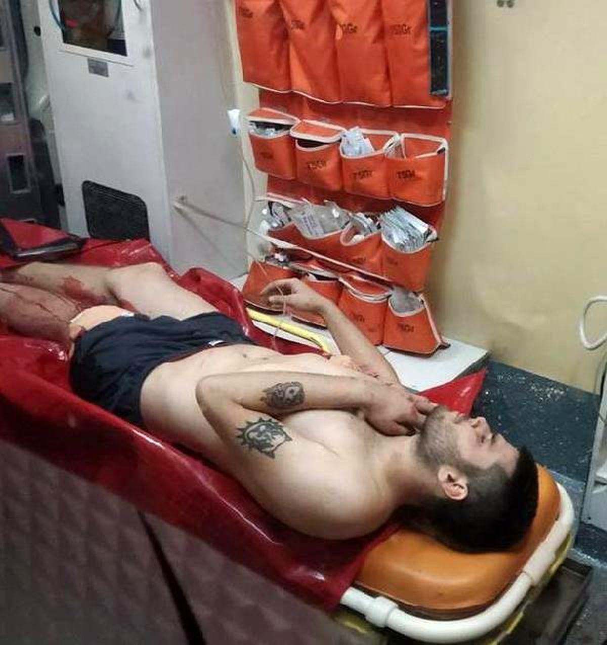 Oğlunu ve Kız Arkadaşını Yaraladı